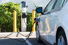 Foto: Elektroauto beim Laden